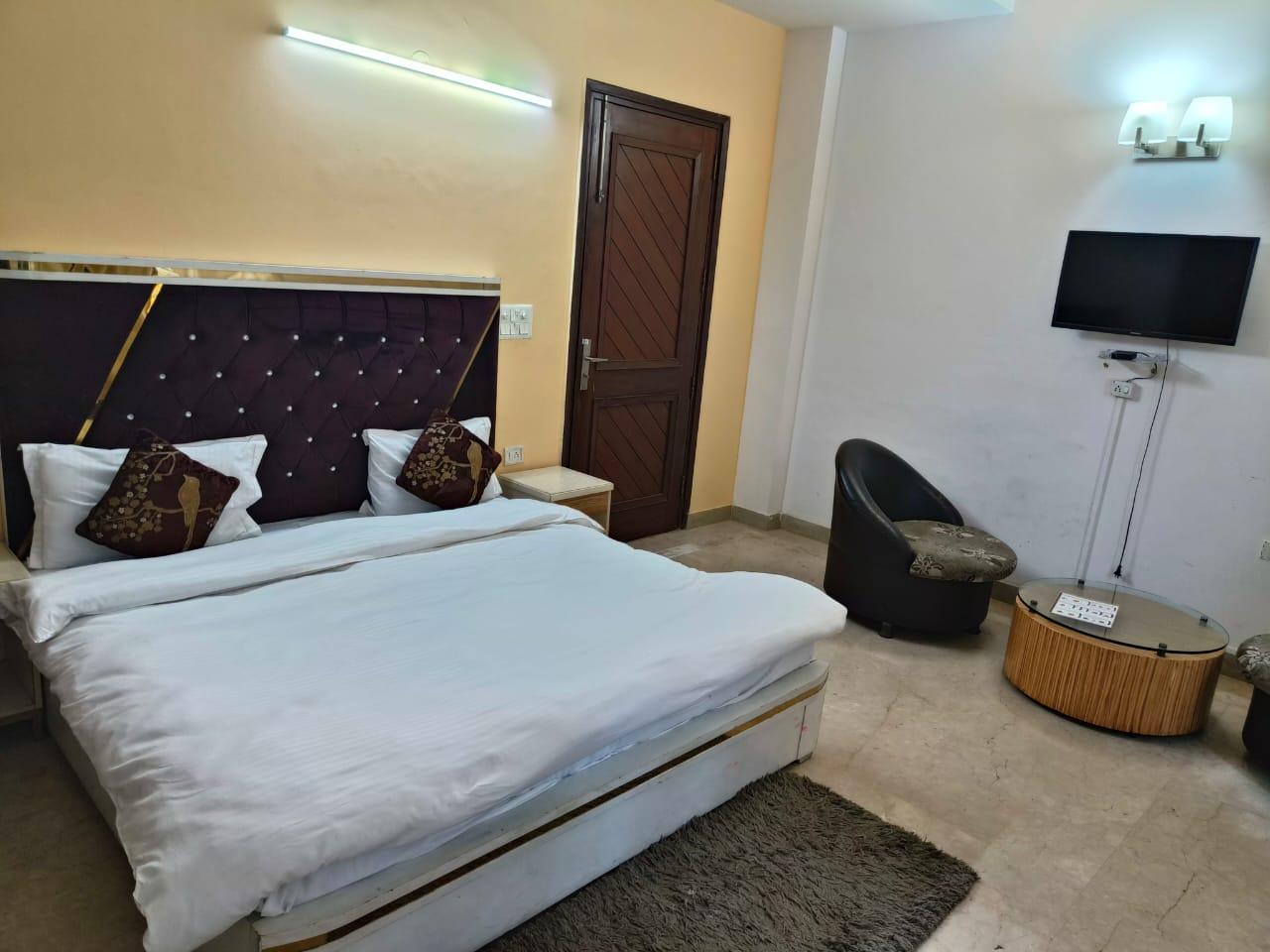 Slide image 1 for Goroomgo Noida Royal Residency	