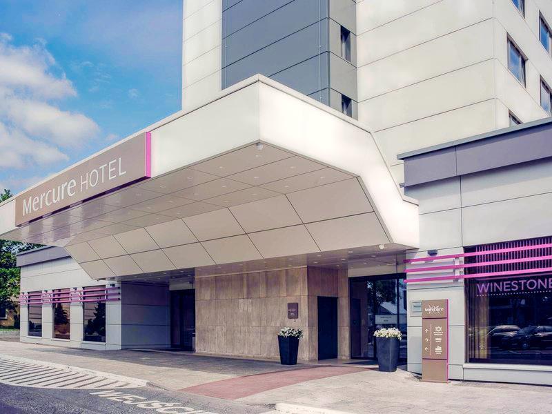 Mercure Gdynia Centrum Hotel The 3-star Mercure Gdynia Centrum Hotel offers comfort and convenience whether youre on business or holiday in Gdynia. The hotel has everything you need for a comfortable stay. To be found at the hot