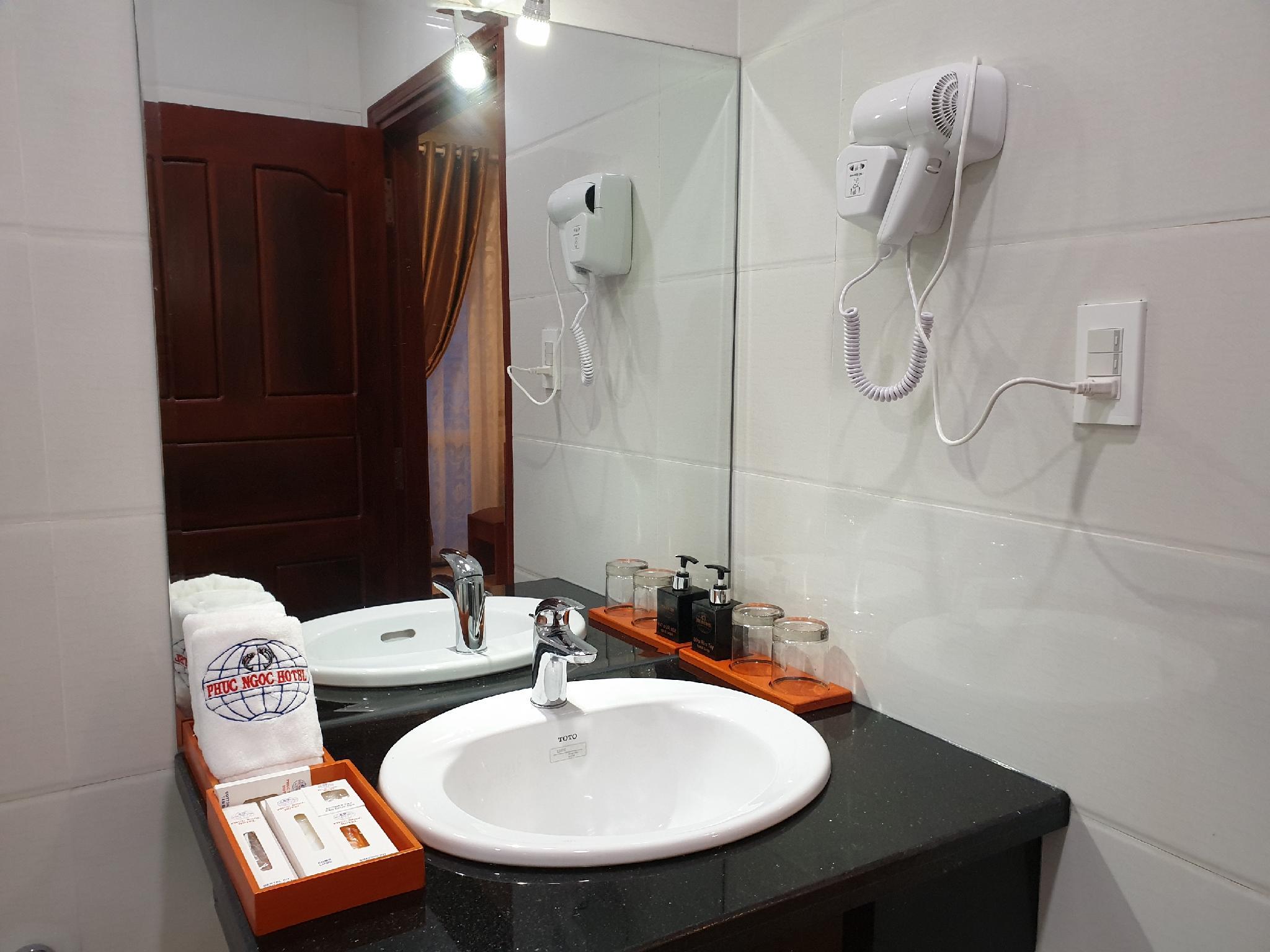 Phuc Ngoc Hotel Set in a prime location of Rach Gia (Kien Giang), Phuc Ngoc Hotel puts everything the city has to offer just outside your doorstep. The property features a wide range of facilities to make your stay a