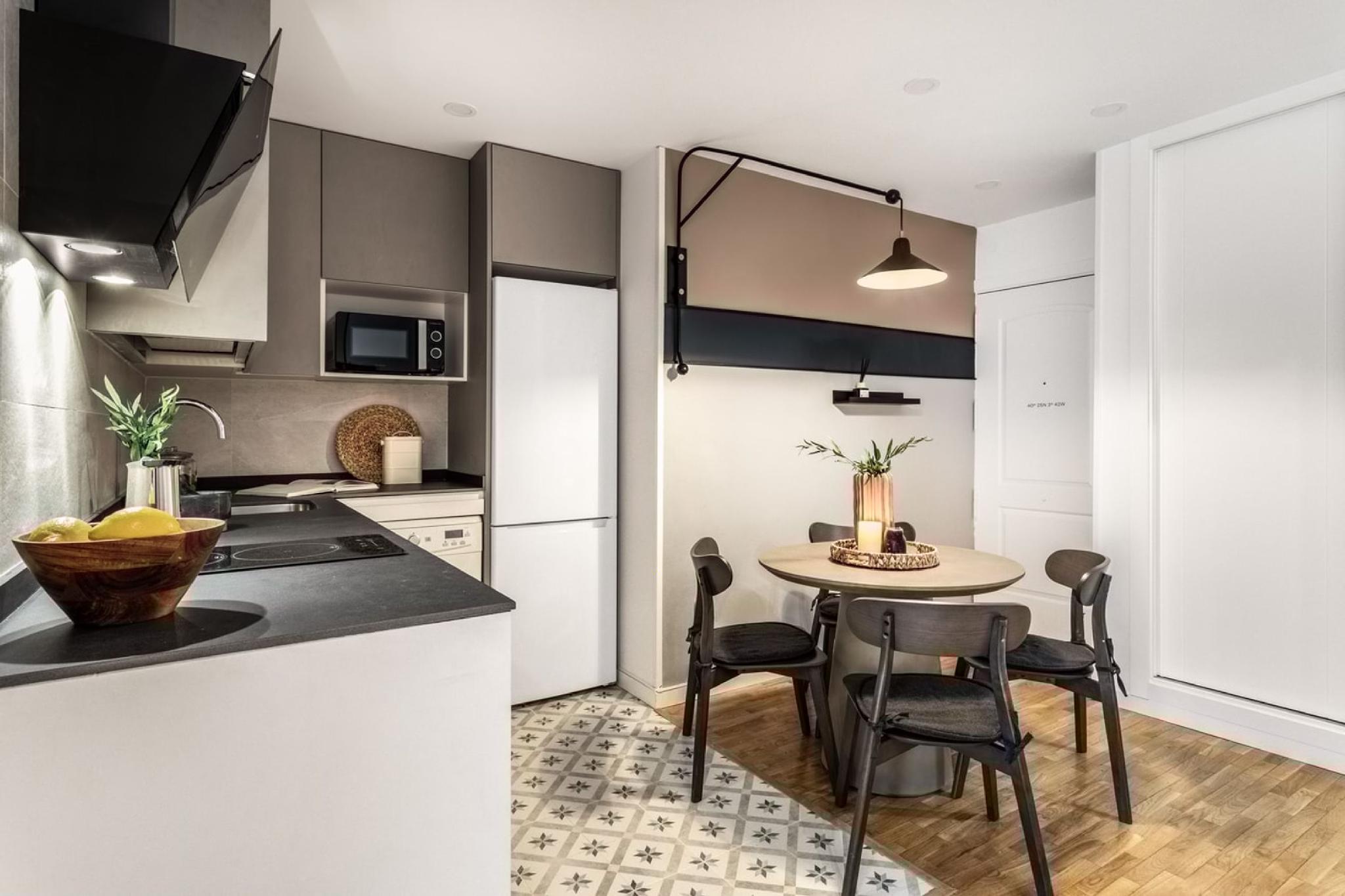 Slide image 2 for Elton - 1 bedroom in Chueca