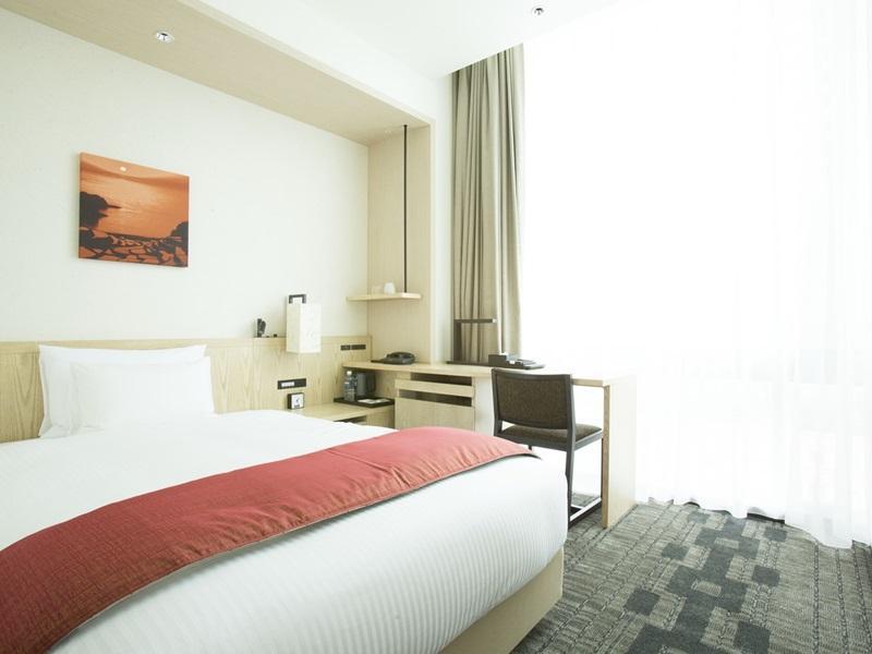 JR Kyushu Hotel Blossom Shinjuku The 4-star JR Kyushu Hotel Blossom Shinjuku offers comfort and convenience whether youre on business or holiday in Tokyo. Featuring a complete list of amenities, guests will find their stay at the pr