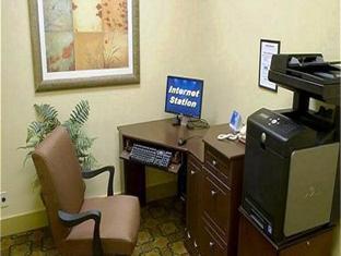 Best Western Plus Sparks-Reno Hotel Holiday Inn Reno-Sparks is perfectly located for both business and leisure guests in Sparks (NV). Featuring a complete list of amenities, guests will find their stay at the property a comfortable one.