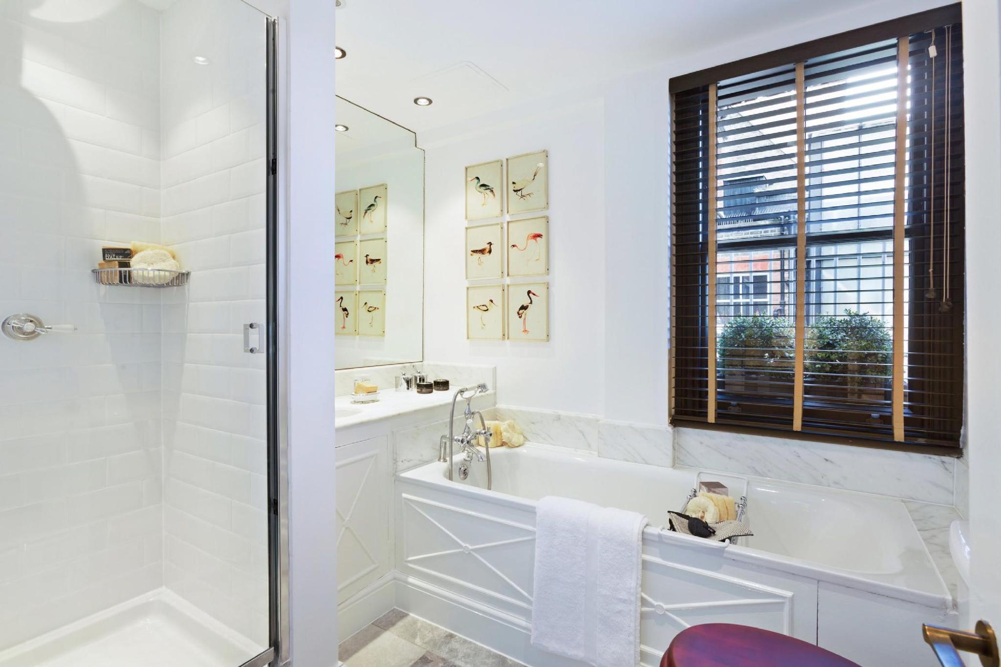 Slide image 2 for Stylish 2 bed apartment in Cadogan Square