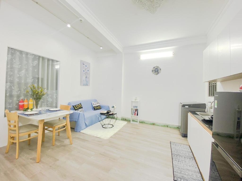 Slide image 2 for TYN Apartment