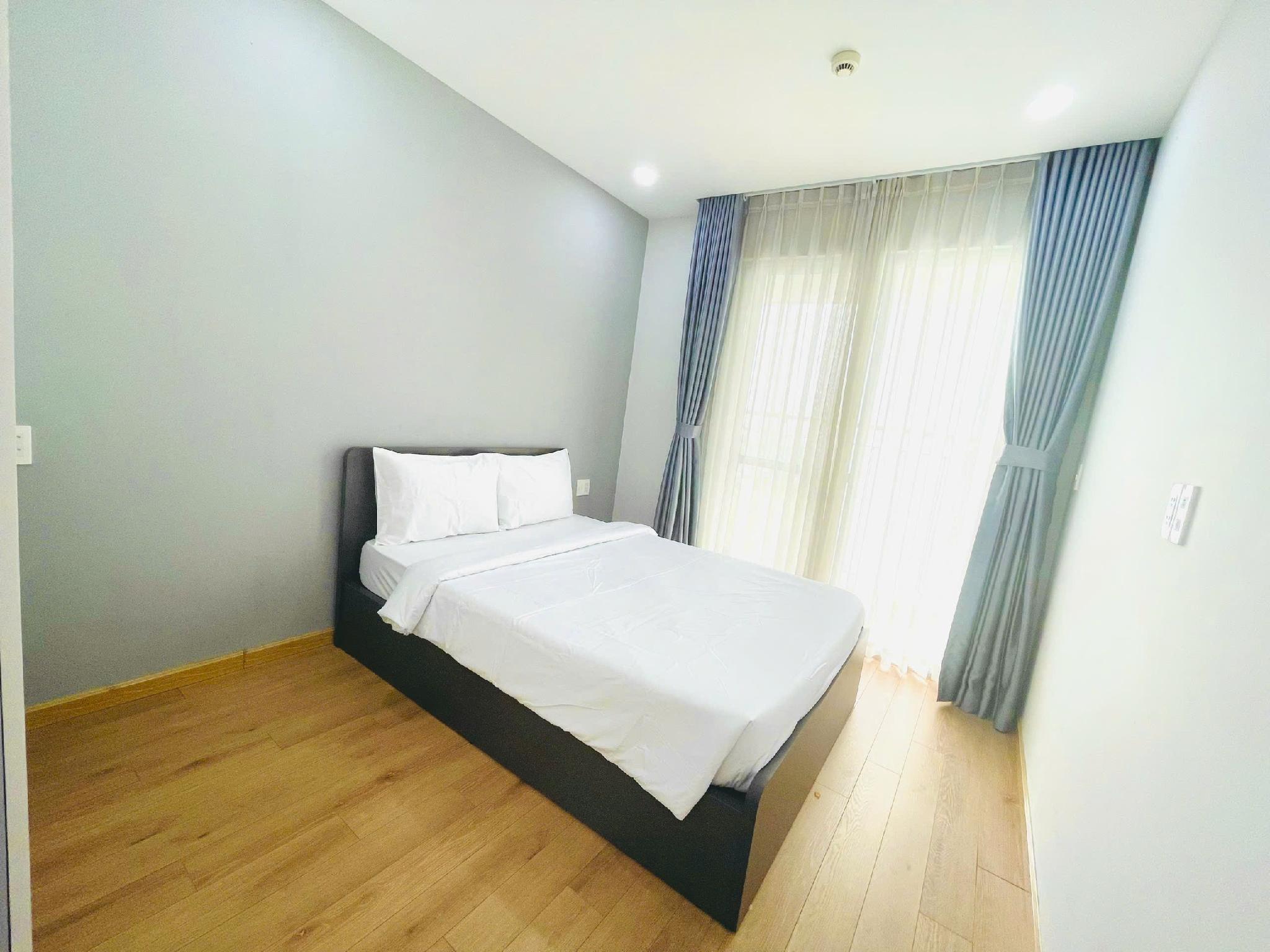 Slide image 2 for Scenic Valley Luxury Apartment, District 7