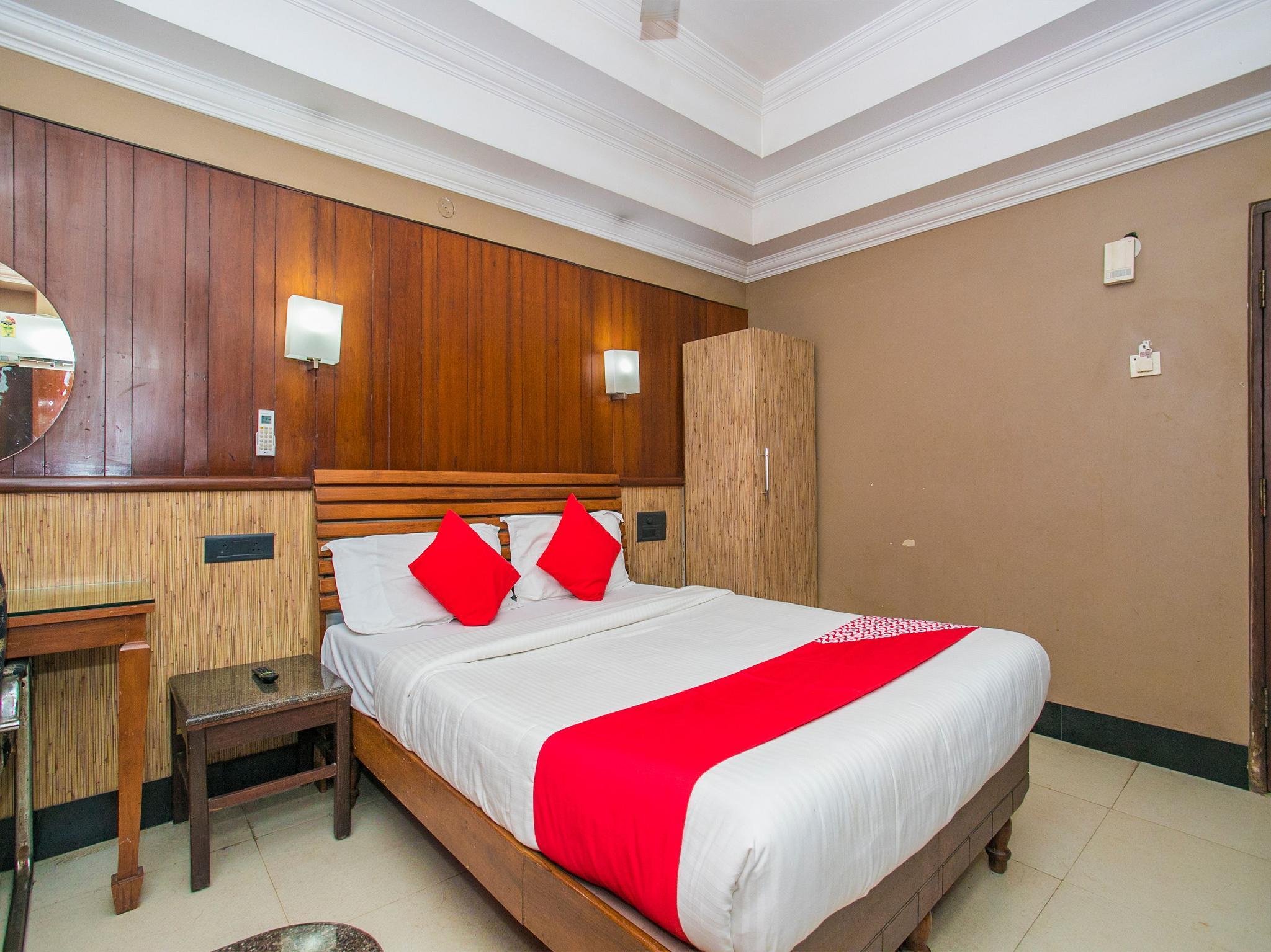 OYO 3778 Hotel Pulkeshi OYO 3778 Hotel Pulkeshi is conveniently located in the popular New Airport Road area. Both business travelers and tourists can enjoy the propertys facilities and services. Take advantage of the prope