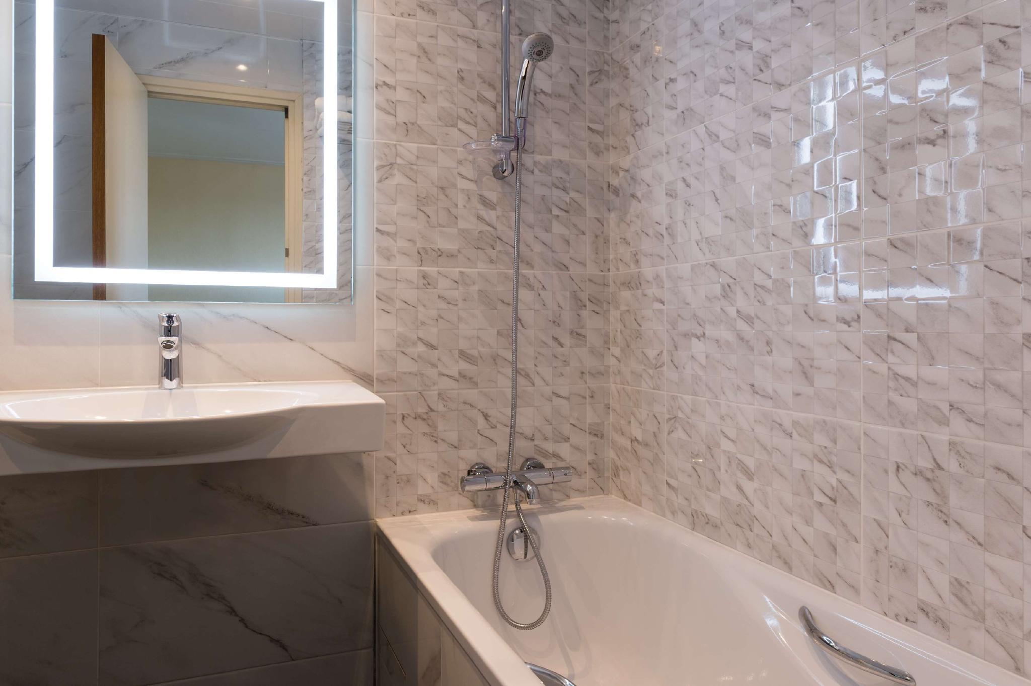 The Originals City, Hôtel Paix République, Paris - Gallery image 4