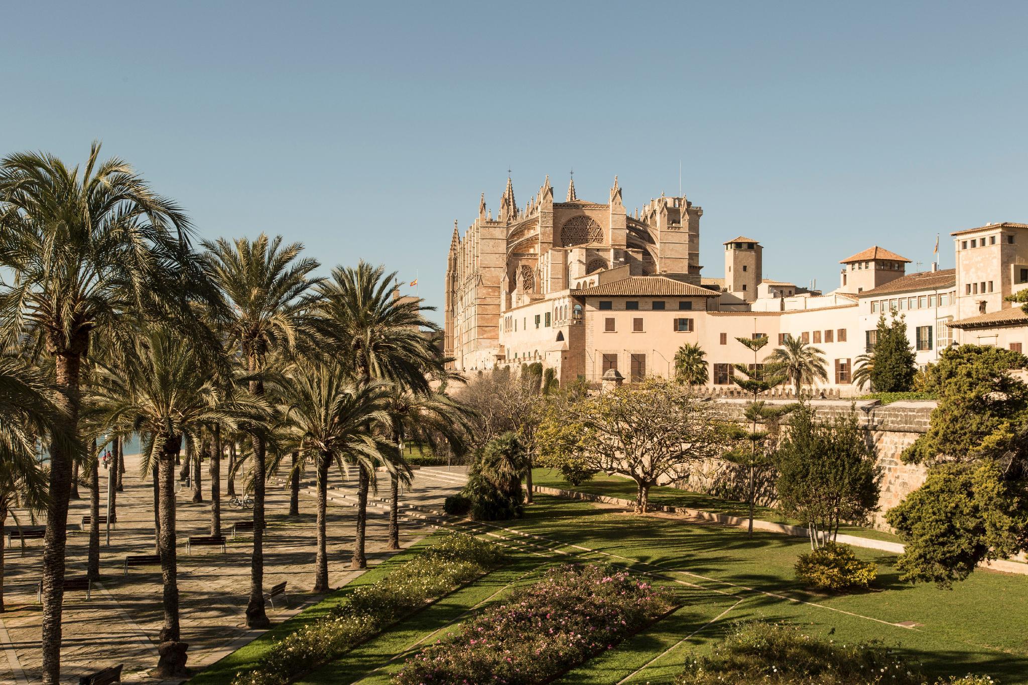 El Llorenc Parc de la Mar Stop at El Llorenc Parc de la Mar to discover the wonders of Majorca. The property has everything you need for a comfortable stay. Take advantage of the propertys free Wi-Fi in all rooms, 24-hour roo