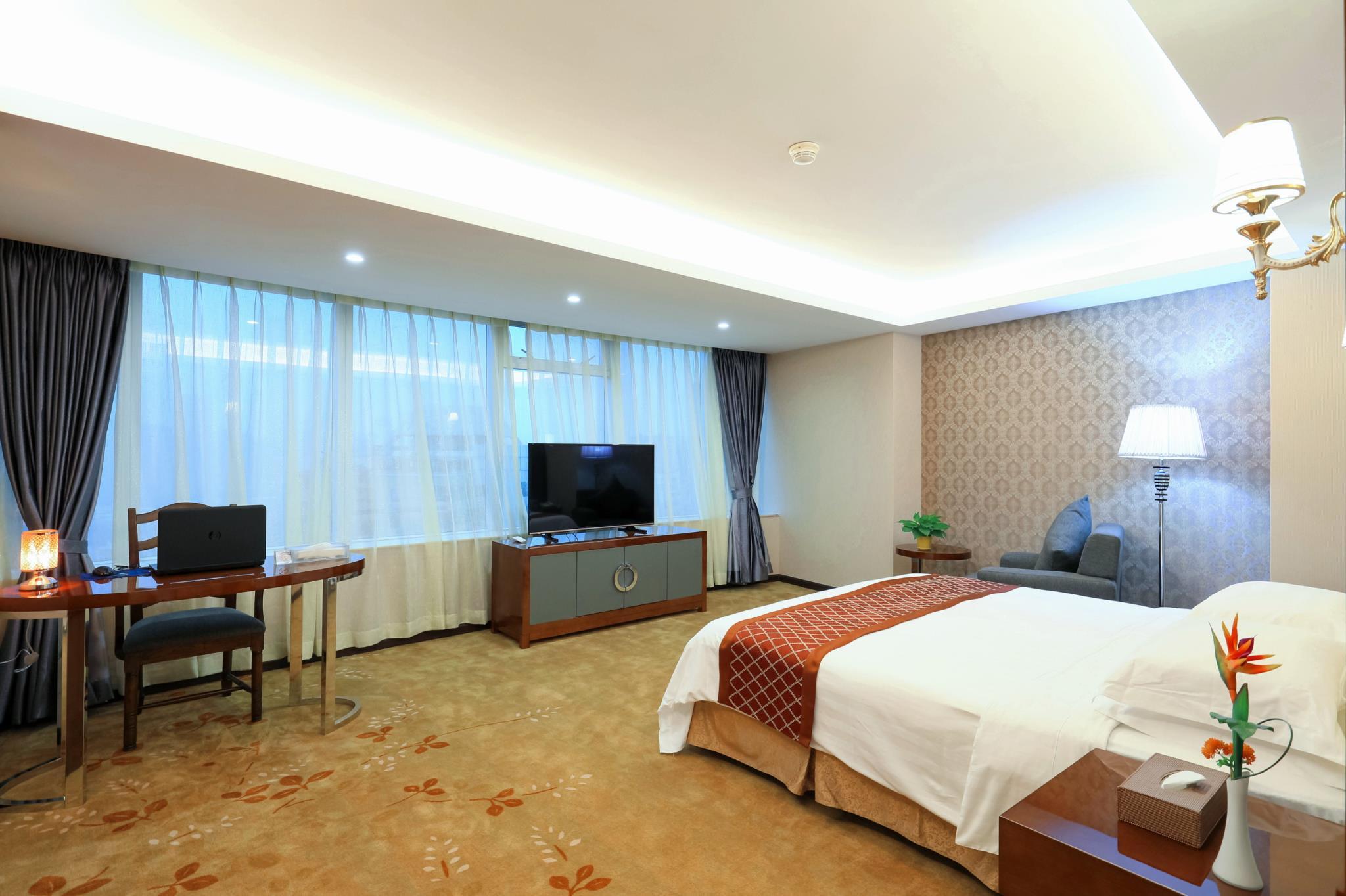 Grand Holiday Hotel Set in a prime location of Shenzhen, Grand Holiday Hotel puts everything the city has to offer just outside your doorstep. The hotel offers a wide range of amenities and perks to ensure you have a gre