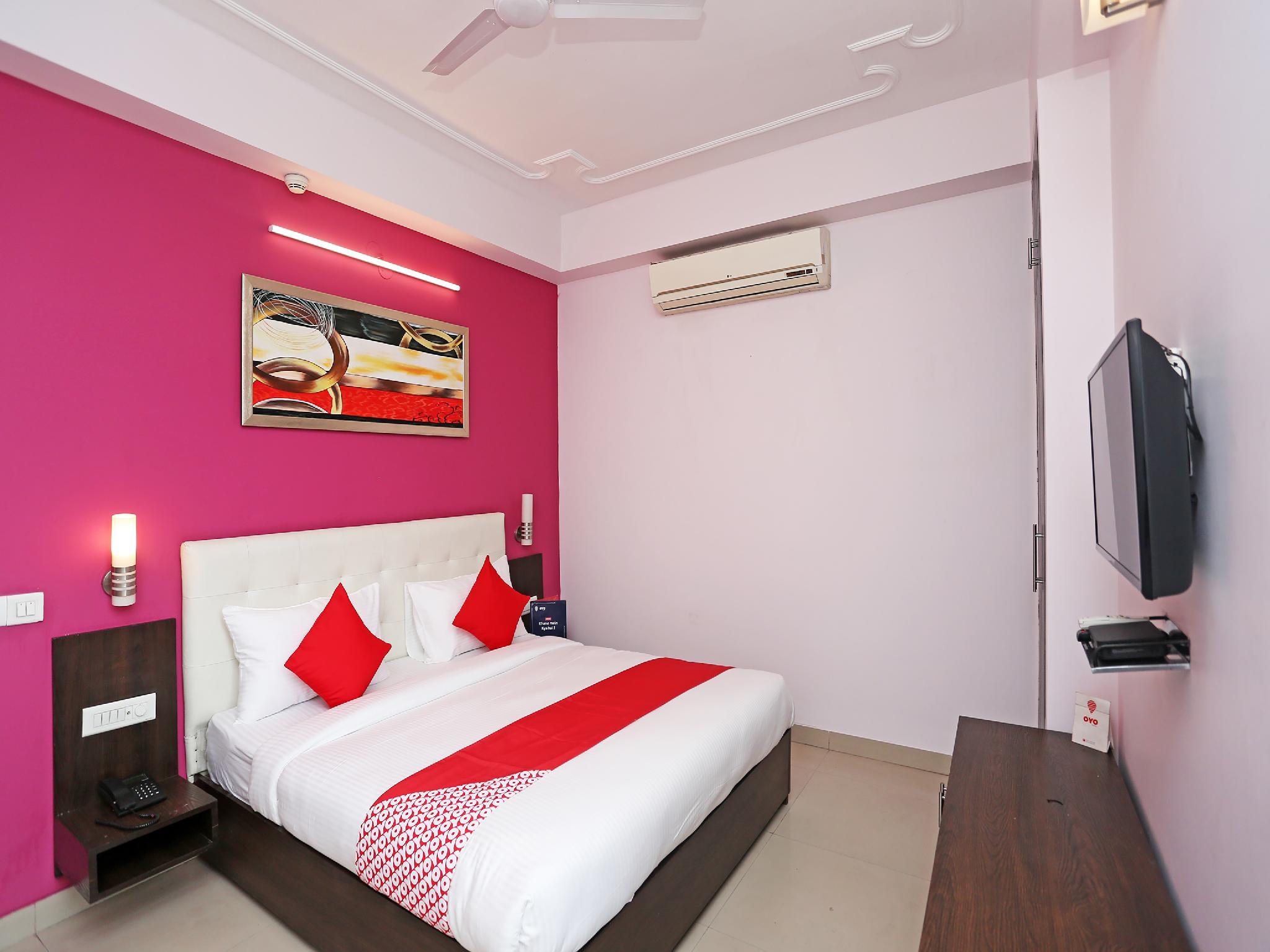 This photo about OYO Flagship 18931 Azad Square Medanta shared on HyHotel.com