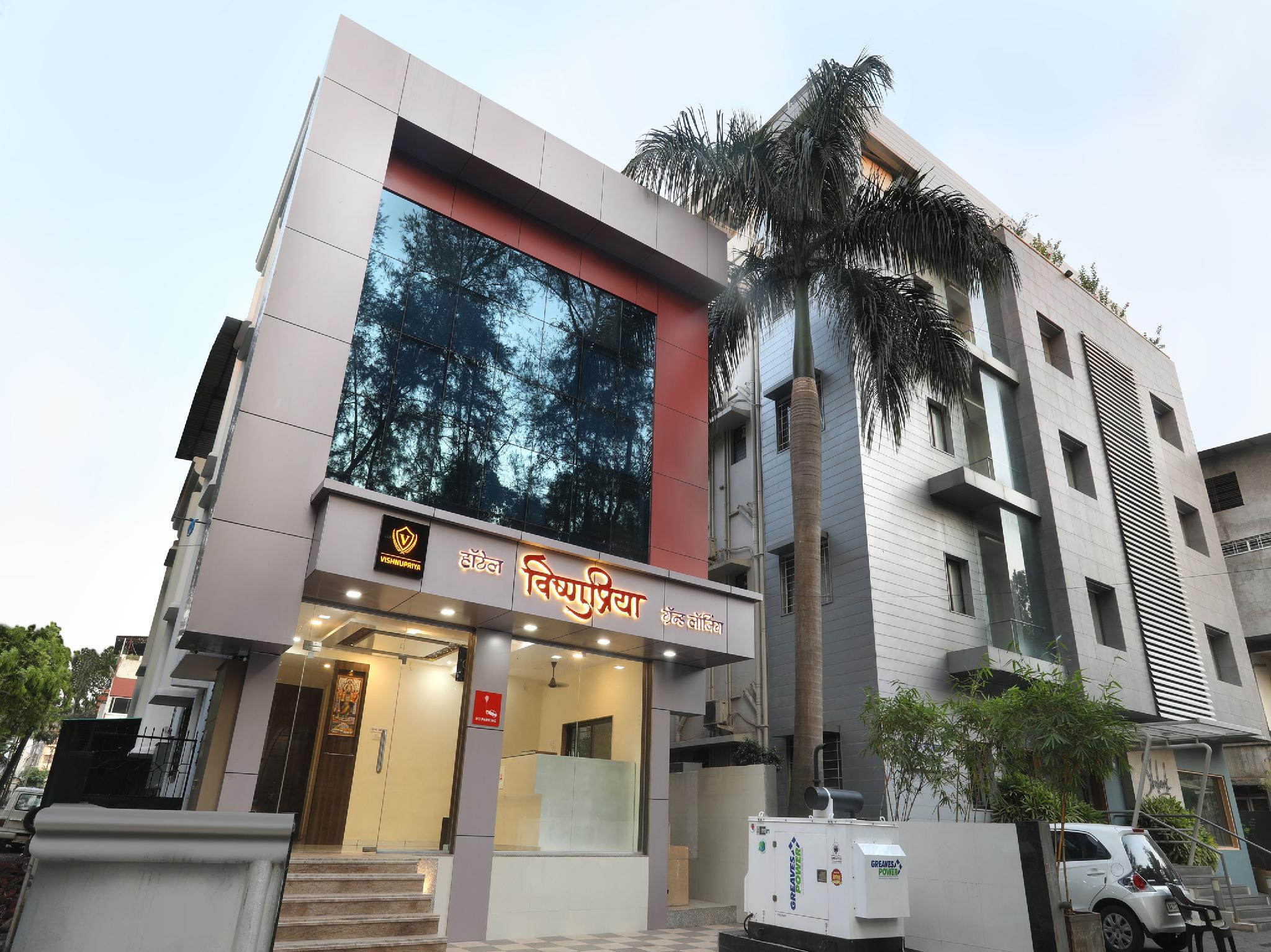 OYO 12205 Vishnupriya Regency Set in a prime location of Kolhapur, OYO 12205 Vishnupriya Regency puts everything the city has to offer just outside your doorstep. Both business travelers and tourists can enjoy the propertys facil