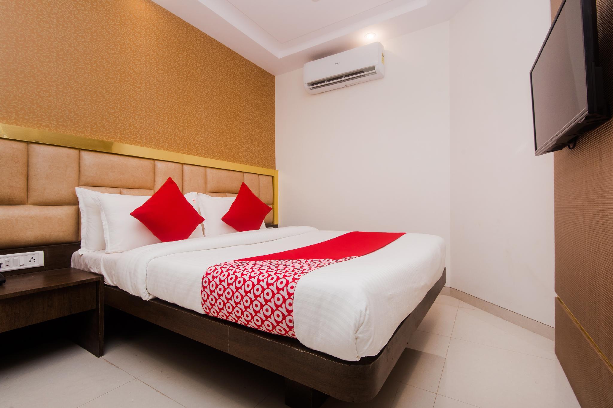 OYO 17322 Hotel Prime Residency Set in a prime location of Mumbai, OYO 17322 Hotel Prime Residency puts everything the city has to offer just outside your doorstep. The property features a wide range of facilities to make your stay 