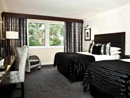 Airth Castle Hotel & Spa Ideally located in the prime touristic area of Falkirk, Airth Castle Hotel & Spa promises a relaxing and wonderful visit. The property features a wide range of facilities to make your stay a pleasant 