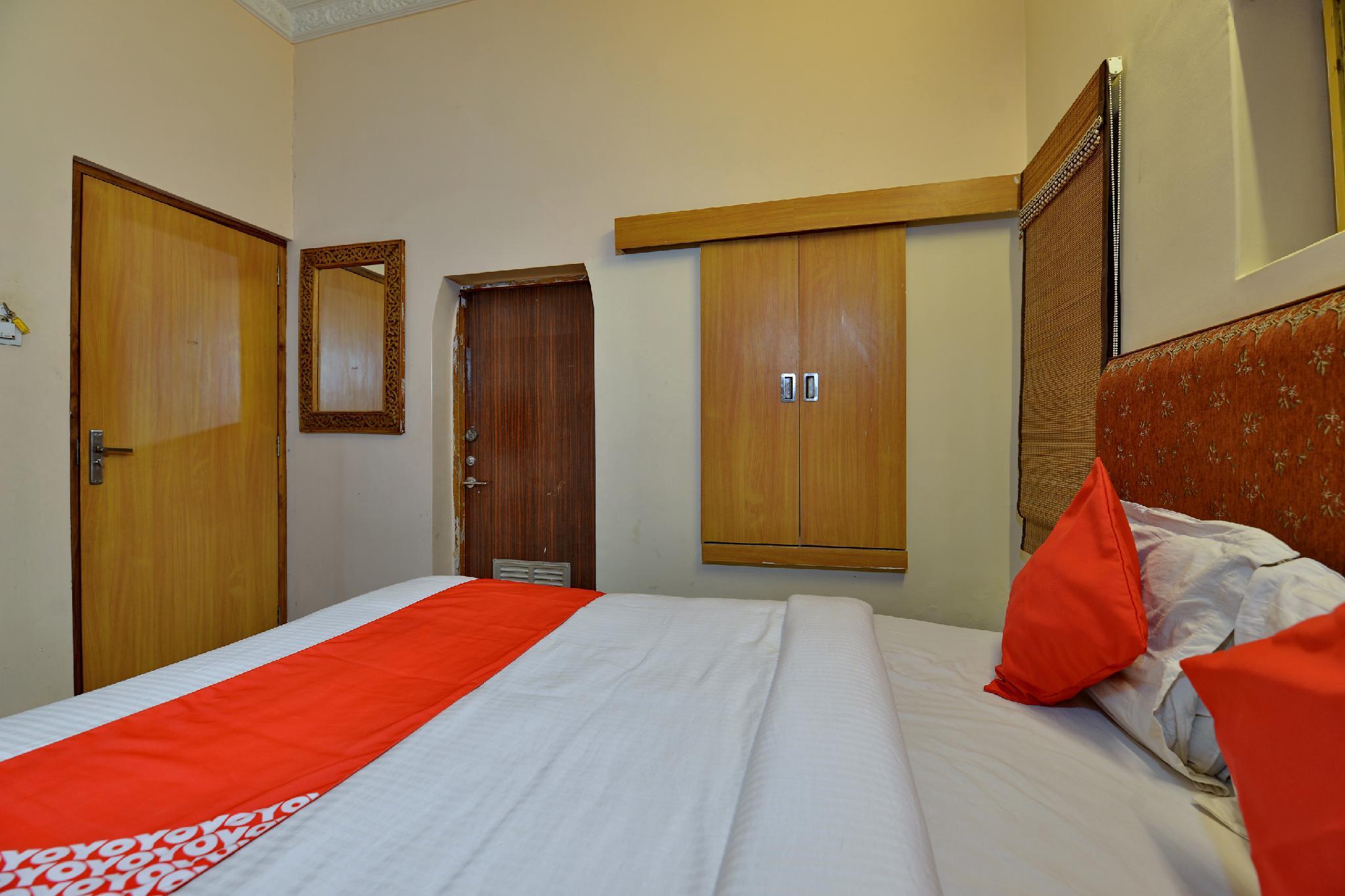 OYO 9900 Hotel Pioneer Plaza The 3-star OYO 9900 Hotel Pioneer Plaza offers comfort and convenience whether youre on business or holiday in Jodhpur. Featuring a satisfying list of amenities, guests will find their stay at the pr