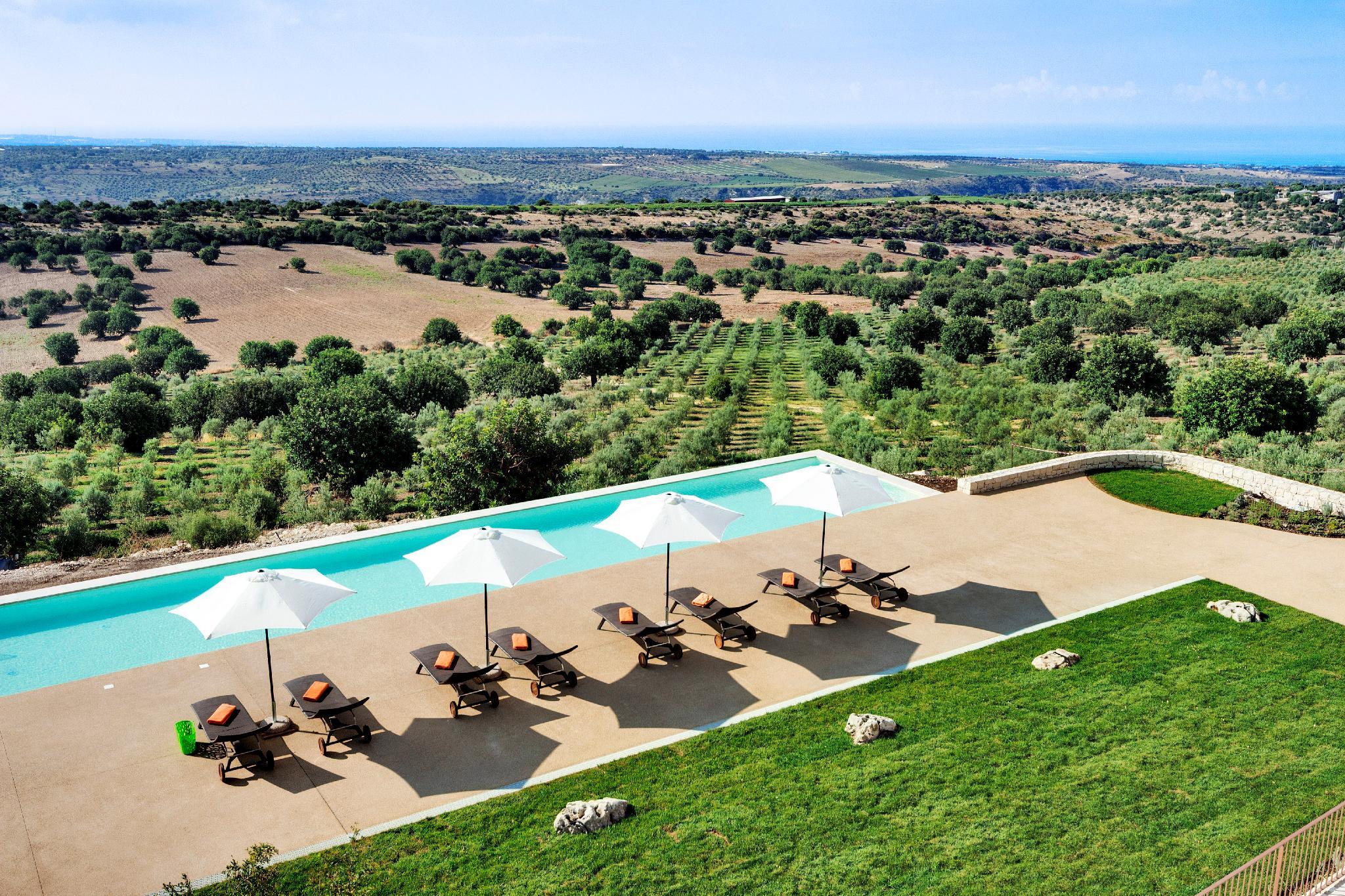 Relais Chiaramonte Ideally located in the Ragusa area, Relais Chiaramonte promises a relaxing and wonderful visit. Featuring a satisfying list of amenities, guests will find their stay at the property a comfortable one.