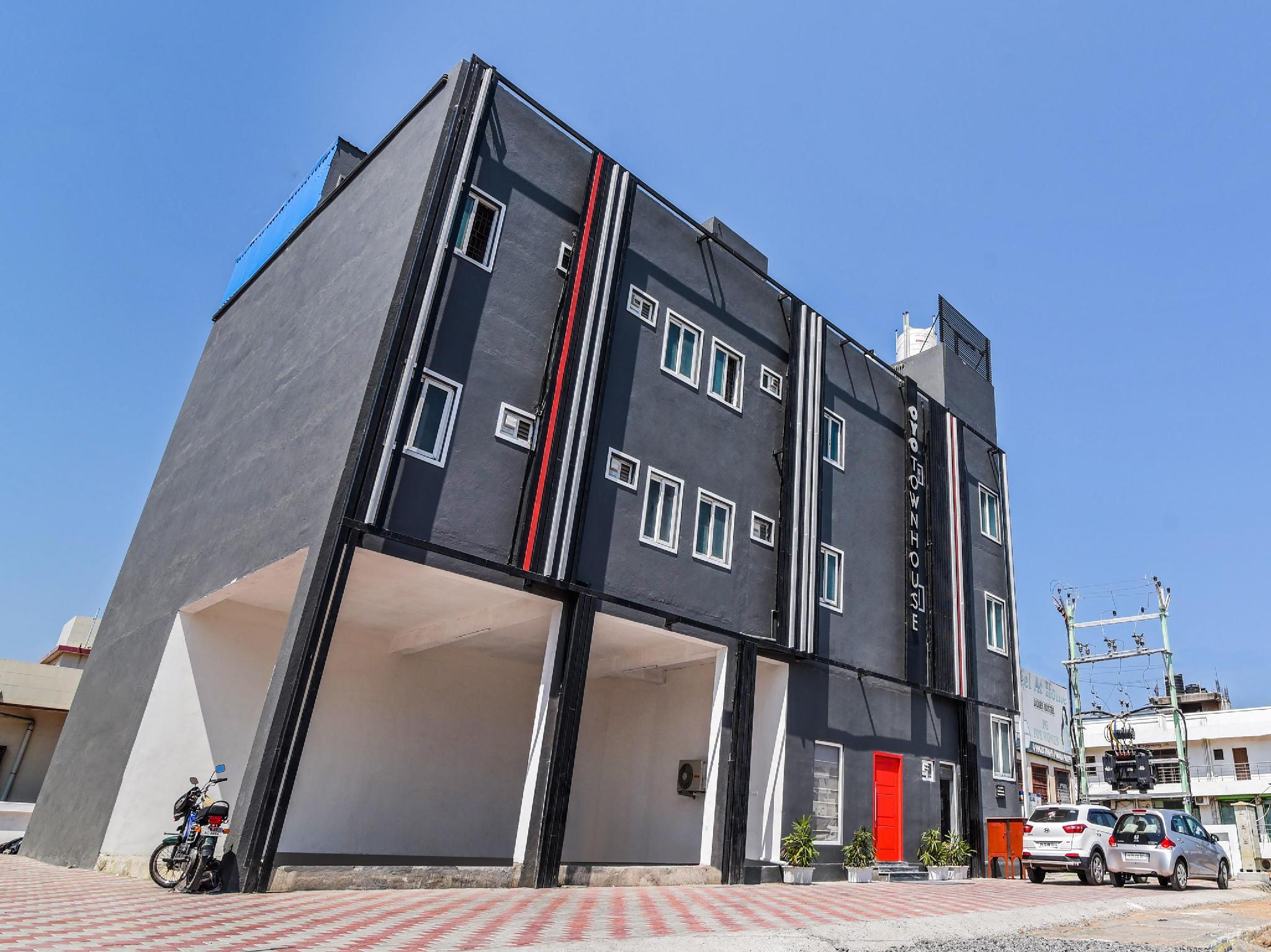 This photo about OYO Townhouse 054 Thoraipakkam shared on HyHotel.com