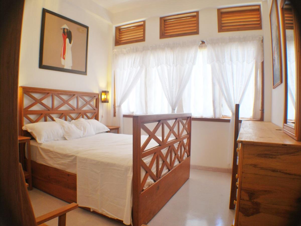 Shashilka Le Chalet The 1-star Shashilka Le Chalet offers comfort and convenience whether youre on business or holiday in Kandy. The hotel offers a high standard of service and amenities to suit the individual needs of 