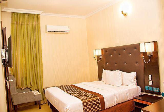 Lakeem Suites (Agboyin Surulere) Located in Surulere, Lakeem Suites (Agboyin Surulere) is a perfect starting point from which to explore Lagos. The property has everything you need for a comfortable stay. Facilities like 24-hour room