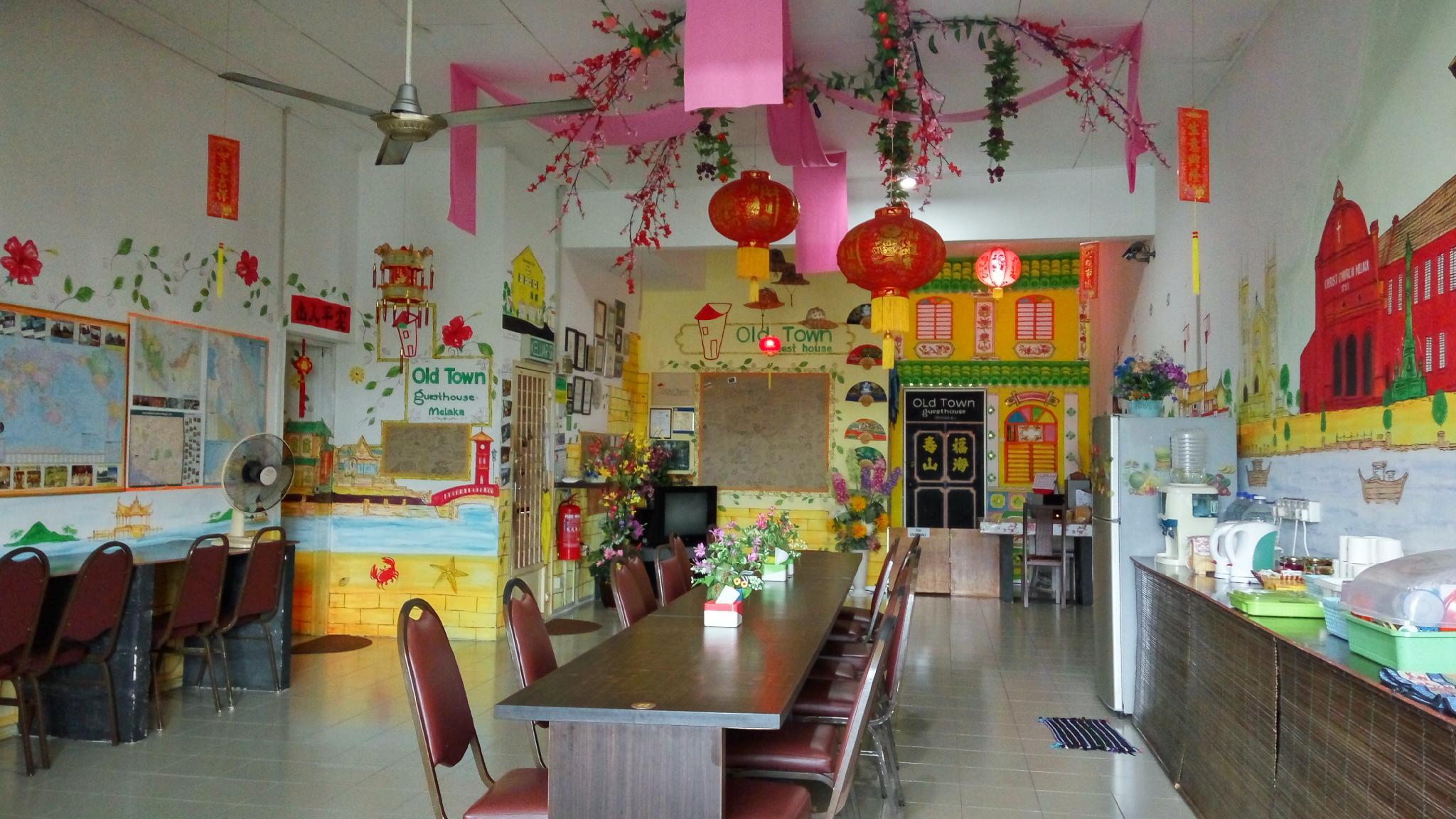 Old Town guesthouse Located in Malacca City Center, Old Town guesthouse is a perfect starting point from which to explore Malacca. The property offers a wide range of amenities and perks to ensure you have a great time. 