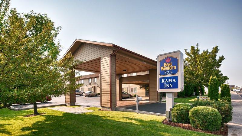 Best Western PLUS Rama Inn Located in Redmond, Best Western PLUS Rama Inn is a perfect starting point from which to explore Redmond (OR). Both business travelers and tourists can enjoy the hotels facilities and services. To be