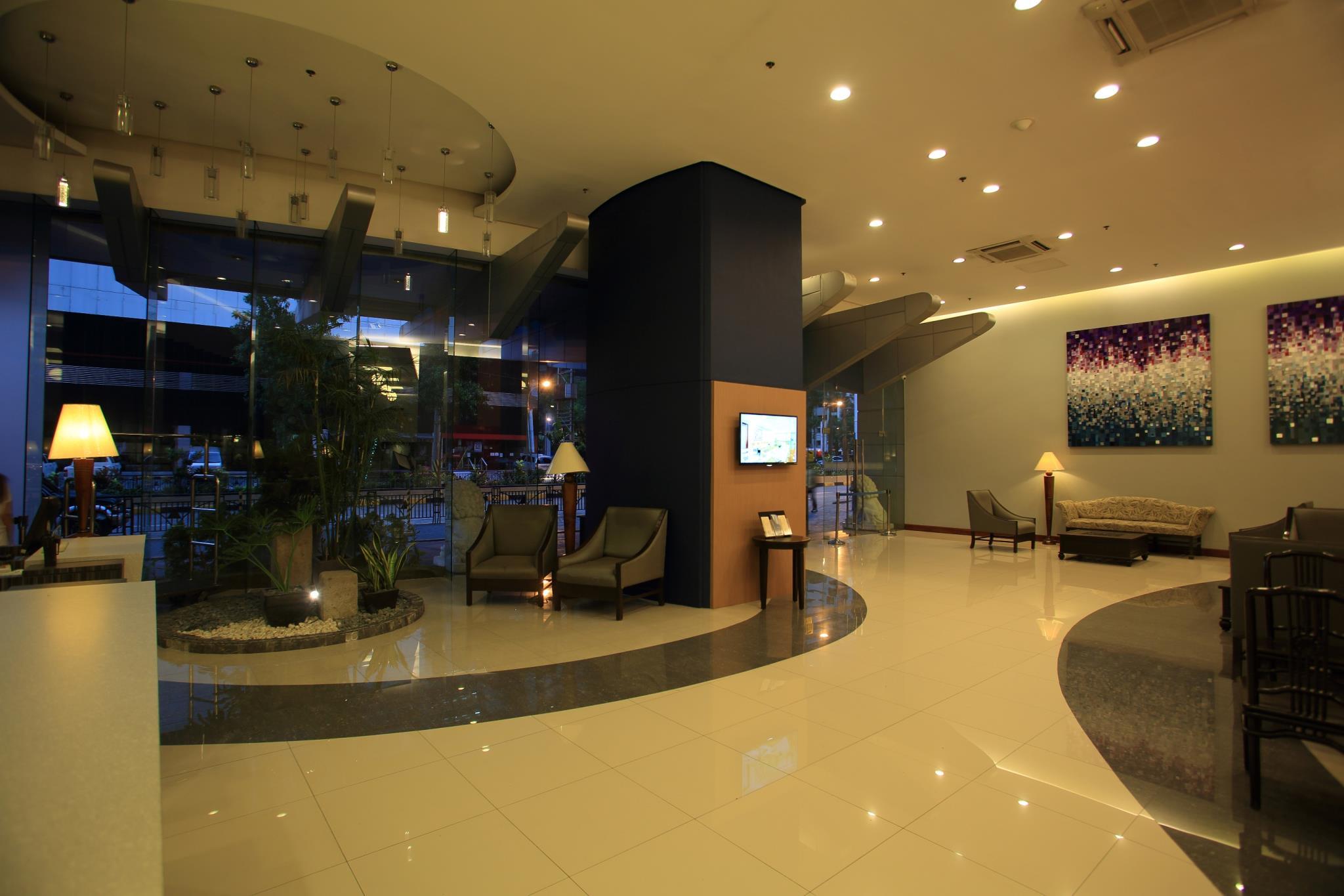 Malayan Plaza Hotel Set in a prime location of Manila, Malayan Plaza Hotel puts everything the city has to offer just outside your doorstep. Both business travelers and tourists can enjoy the hotels facilities and servi