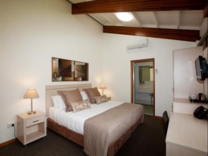 Hunter Valley Hotel Academy Hunter Valley Hotel Academy is conveniently located in the popular Kurri Kurri area. Featuring a complete list of amenities, guests will find their stay at the property a comfortable one. All the nece