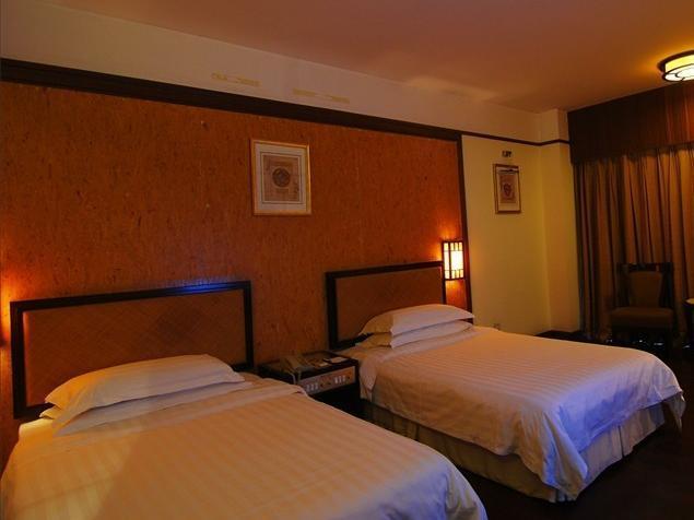 Yihe Hotel Yihe Hotel is a popular choice amongst travelers in Guangzhou, whether exploring or just passing through. The hotel offers a wide range of amenities and perks to ensure you have a great time. To be fo