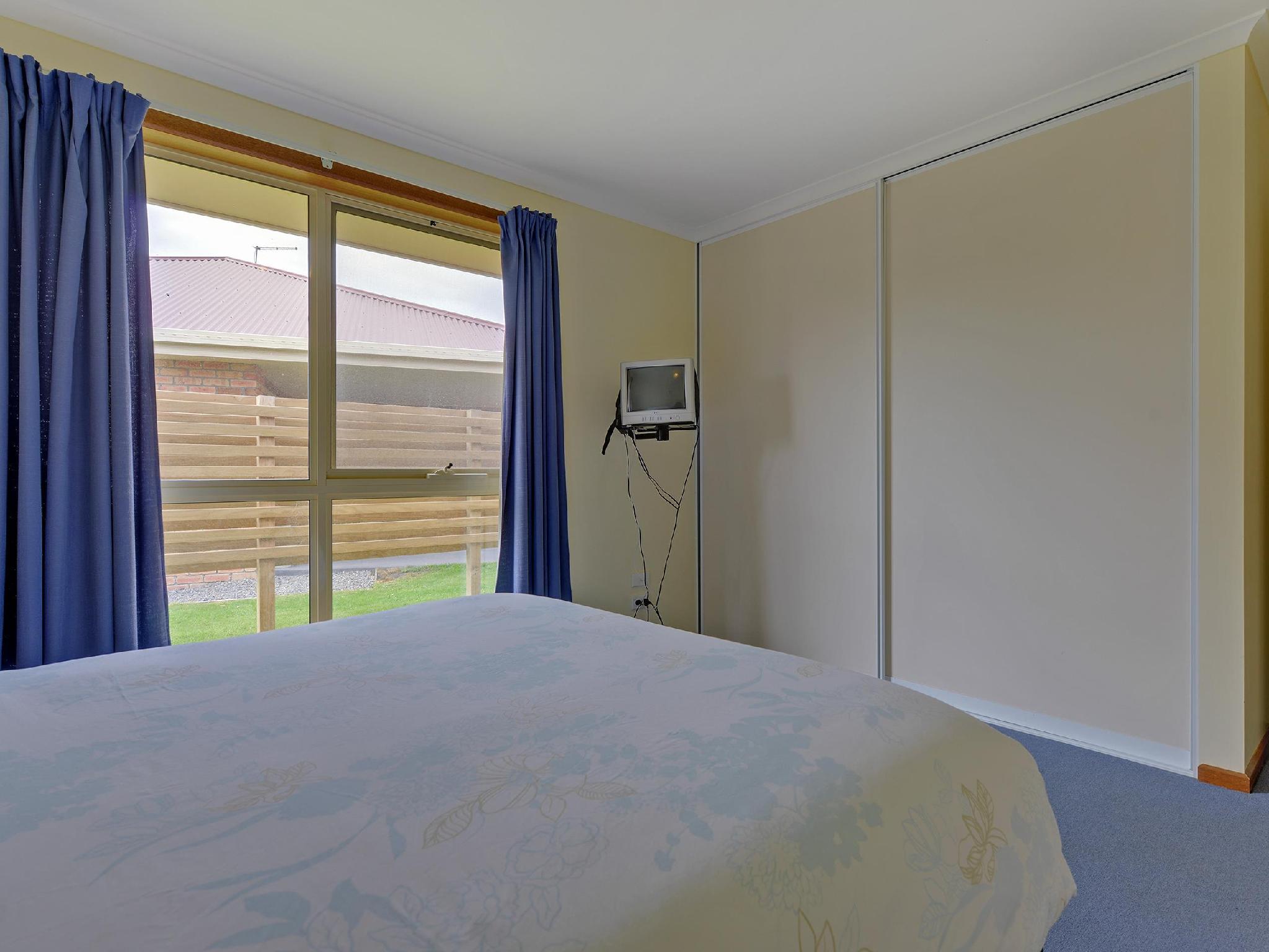 All Inn Strahan All Inn Strahan is conveniently located in the popular Strahan area. Both business travelers and tourists can enjoy the hotels facilities and services. Facilities for disabled guests, car park, BBQ f