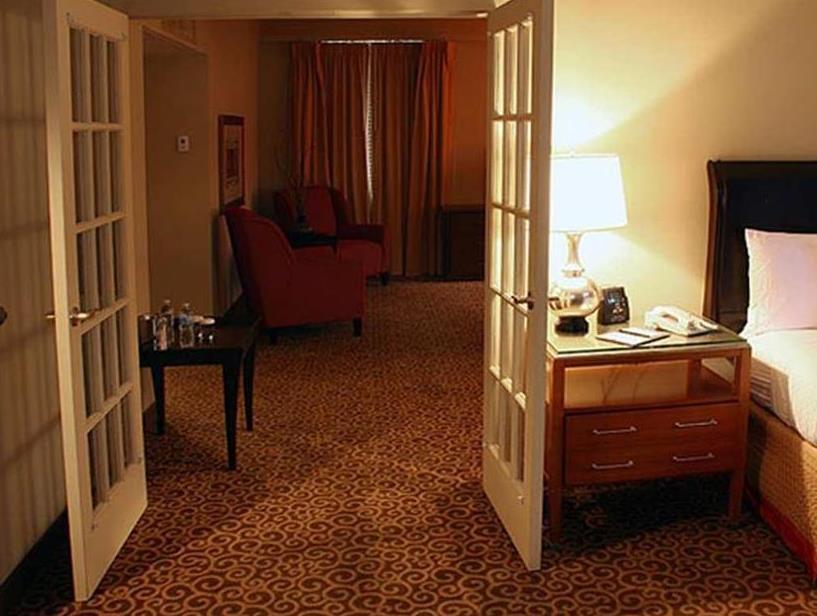 Doubletree Hotel Memphis Downtown Ideally located in the prime touristic area of City Center, Doubletree Hotel Memphis Downtown promises a relaxing and wonderful visit. The hotel has everything you need for a comfortable stay. 24-hour