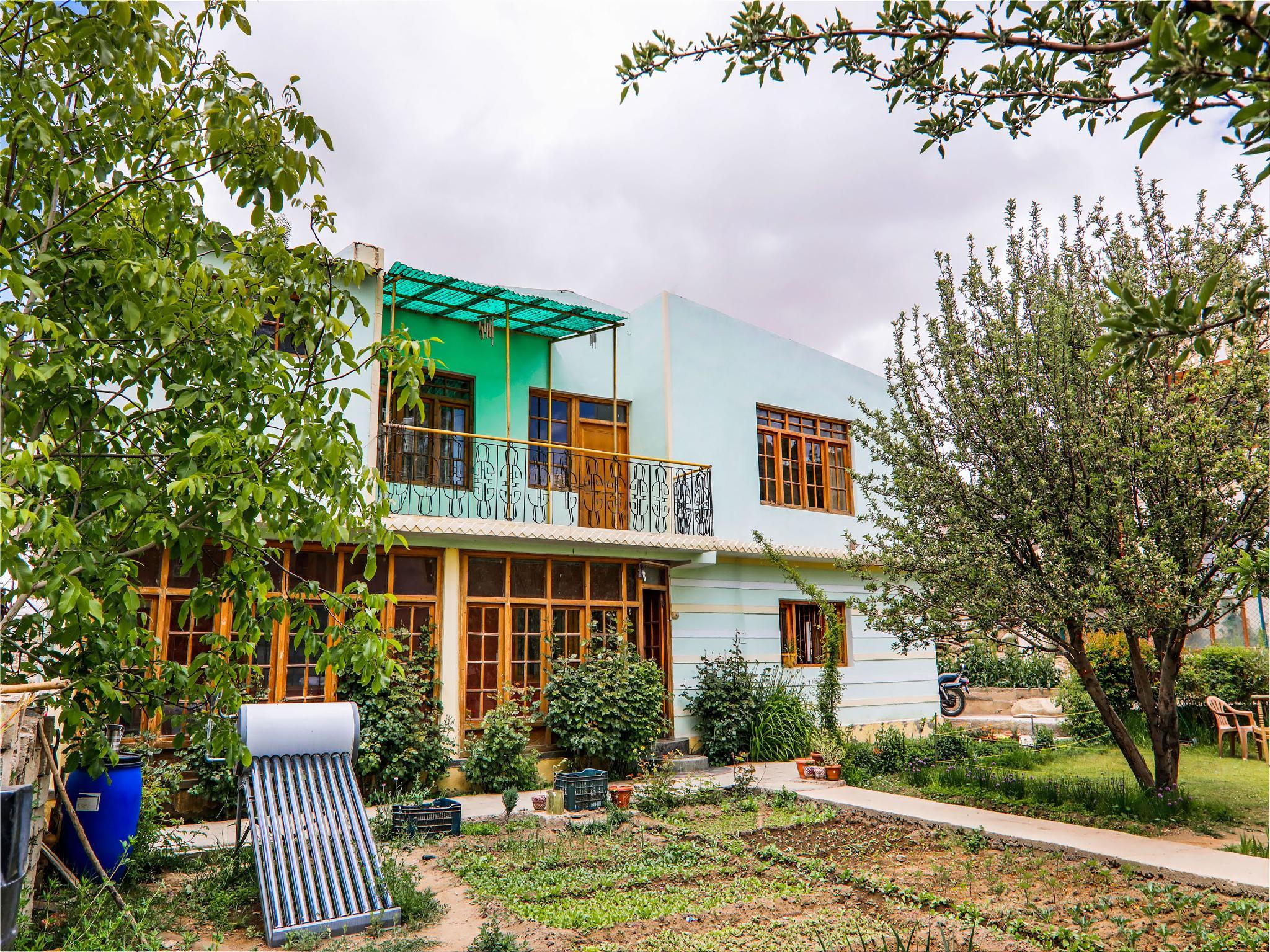 This photo about OYO 41438 Parmir Holiday Home shared on HyHotel.com