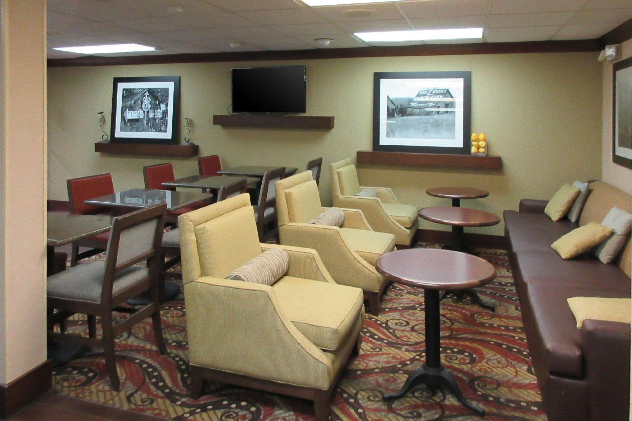 Quality Inn Set in a prime location of Chattanooga (TN), Hampton Inn Chattanooga I-75 North Hotel puts everything the city has to offer just outside your doorstep. Both business travelers and tourists can enjoy t