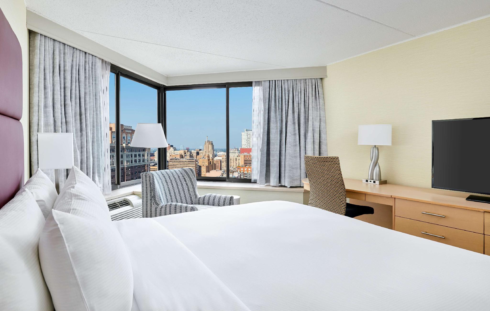 DoubleTree by Hilton Hotel Philadelphia Center City Set in a prime location of Philadelphia (PA), Doubletree Hotel Philadelphia puts everything the city has to offer just outside your doorstep. Featuring a complete list of amenities, guests will find t