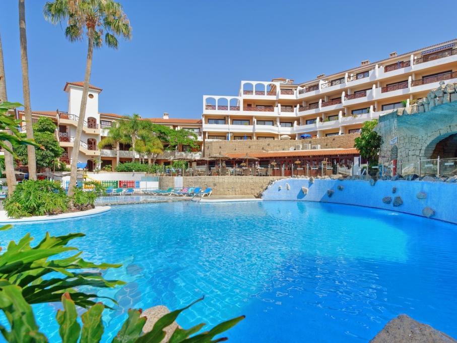 Muthu Royal Park Albatros Located in San Miguel, Hotel Royal Park Albatros is a perfect starting point from which to explore Tenerife. The hotel offers a wide range of amenities and perks to ensure you have a great time. Facil