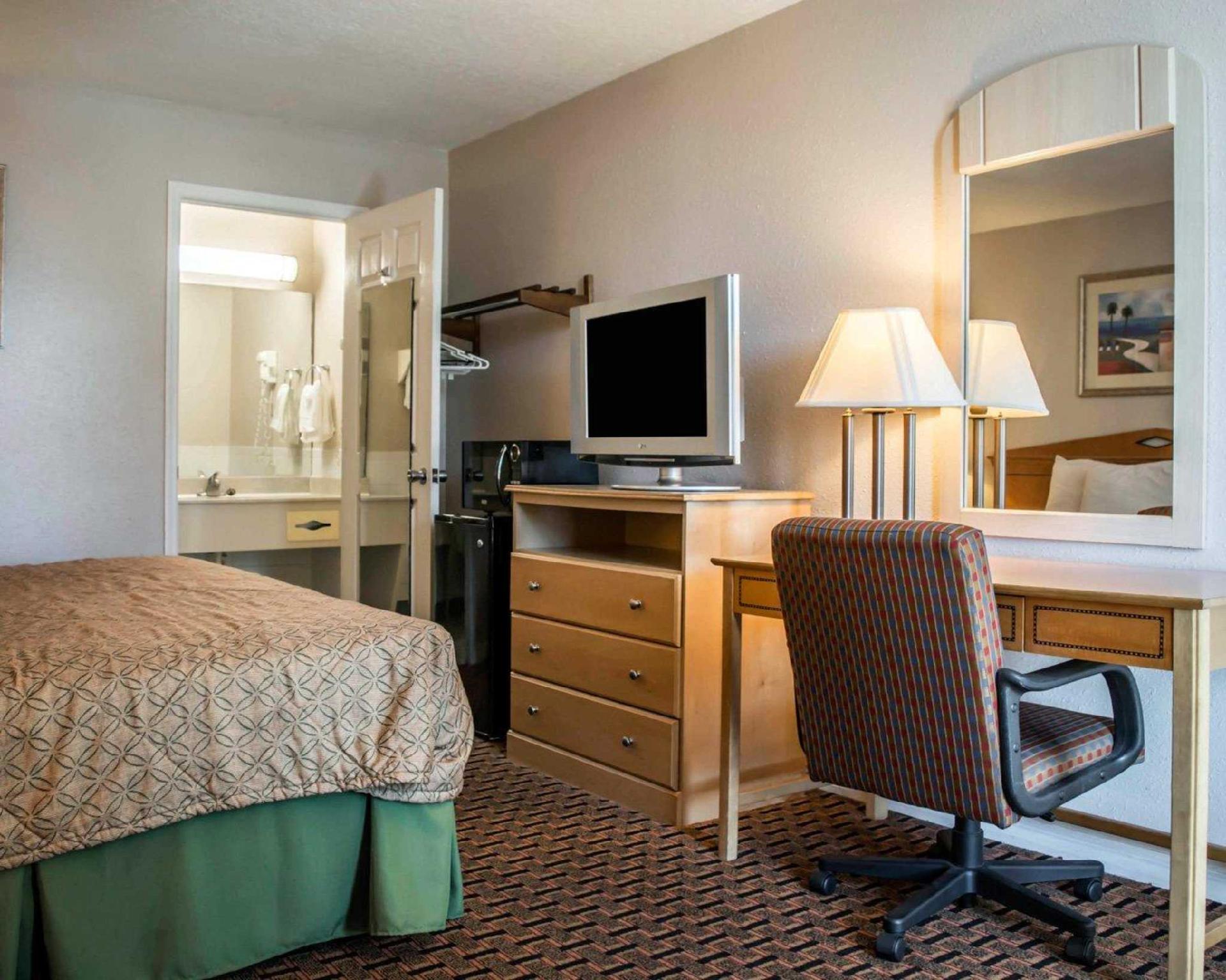 Rodeway Inn Rodeway Inn is conveniently located in the popular New Port Richey area. Both business travelers and tourists can enjoy the hotels facilities and services. Service-minded staff will welcome and guide