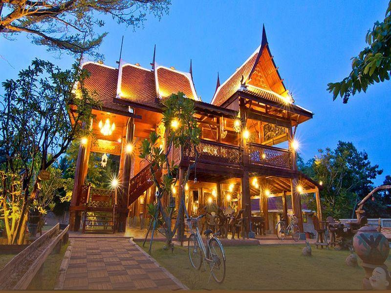 Bueng Bua Thong The 3-star Bueng Bua Thong offers comfort and convenience whether youre on business or holiday in Pattaya. The hotel offers a wide range of amenities and perks to ensure you have a great time. Free W