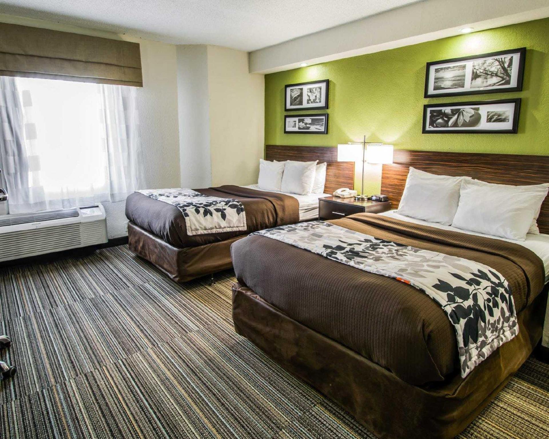 Sleep Inn Leesburg Chain of Lakes The 2-star Sleep Inn Leesburg offers comfort and convenience whether youre on business or holiday in Leesburg (FL). The hotel offers a wide range of amenities and perks to ensure you have a great tim