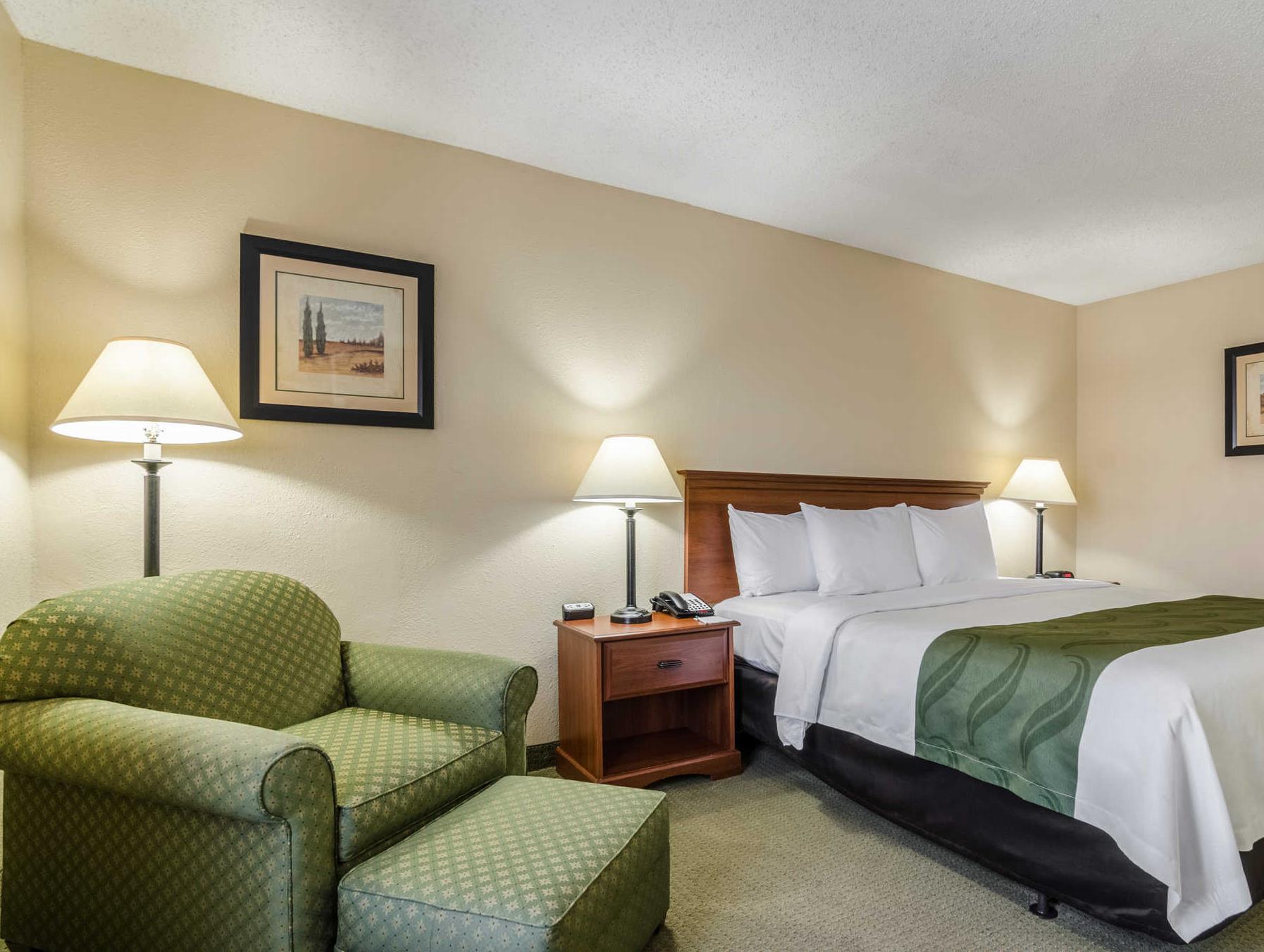 Quality Inn Located in Harrison, Quality Inn is a perfect starting point from which to explore Harrison (AR). Offering a variety of facilities and services, the hotel provides all you need for a good nights slee