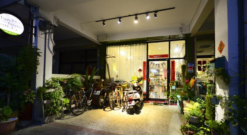 Fun Hualien Hostel Set in a prime location of Hualien, Fun Hualien Hostel puts everything the city has to offer just outside your doorstep. The hotel offers a wide range of amenities and perks to ensure you have a great