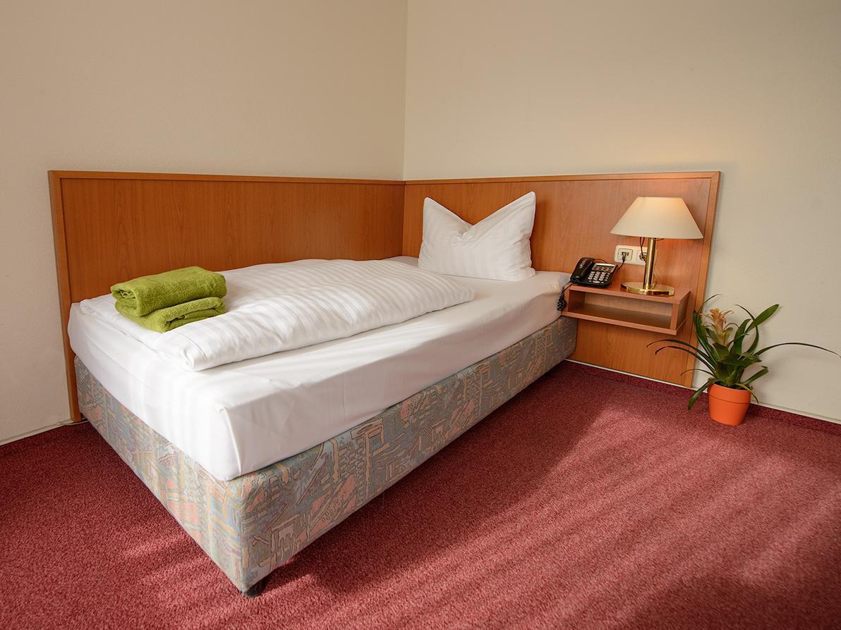 Hotel Himalaya The 3-star Hotel Himalaya offers comfort and convenience whether youre on business or holiday in Frankfurt am Main. The hotel offers a wide range of amenities and perks to ensure you have a great tim