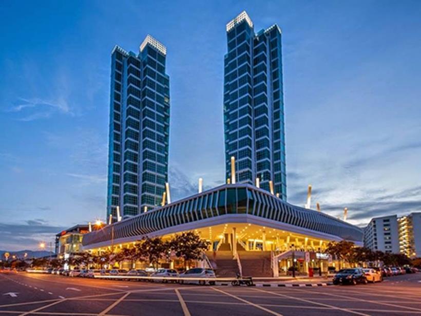 Maritime Luxury Suites Set in a prime location of Penang, Maritime Luxury Suites puts everything the city has to offer just outside your doorstep. The hotel offers a high standard of service and amenities to suit the indivi