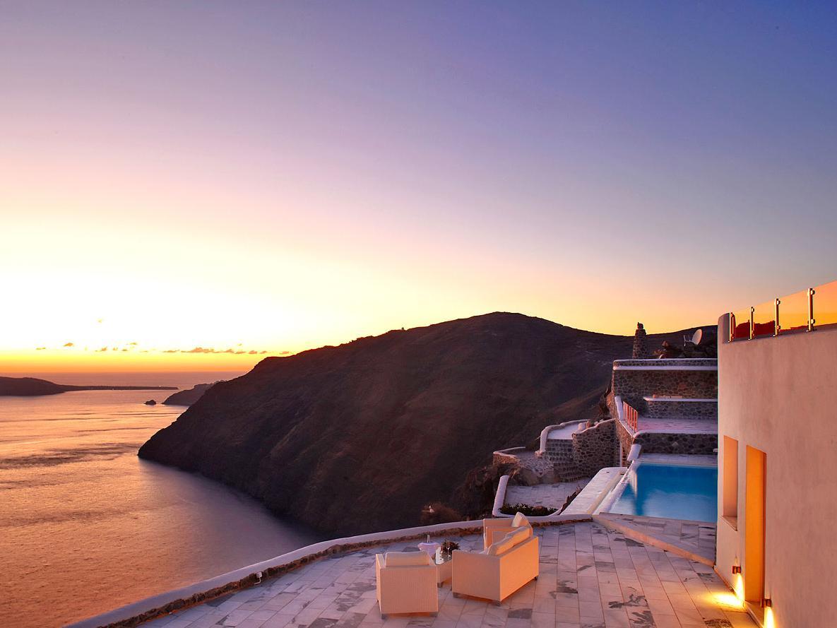 Csky Hotel Santorini Set in a prime location of Santorini, Csky Hotel Santorini puts everything the city has to offer just outside your doorstep. Featuring a complete list of amenities, guests will find their stay at the 