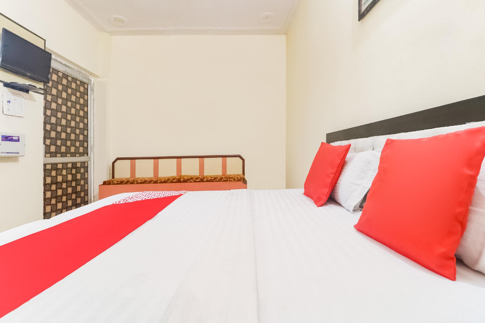 This photo about OYO 48304 Hotel Moon Lite shared on HyHotel.com