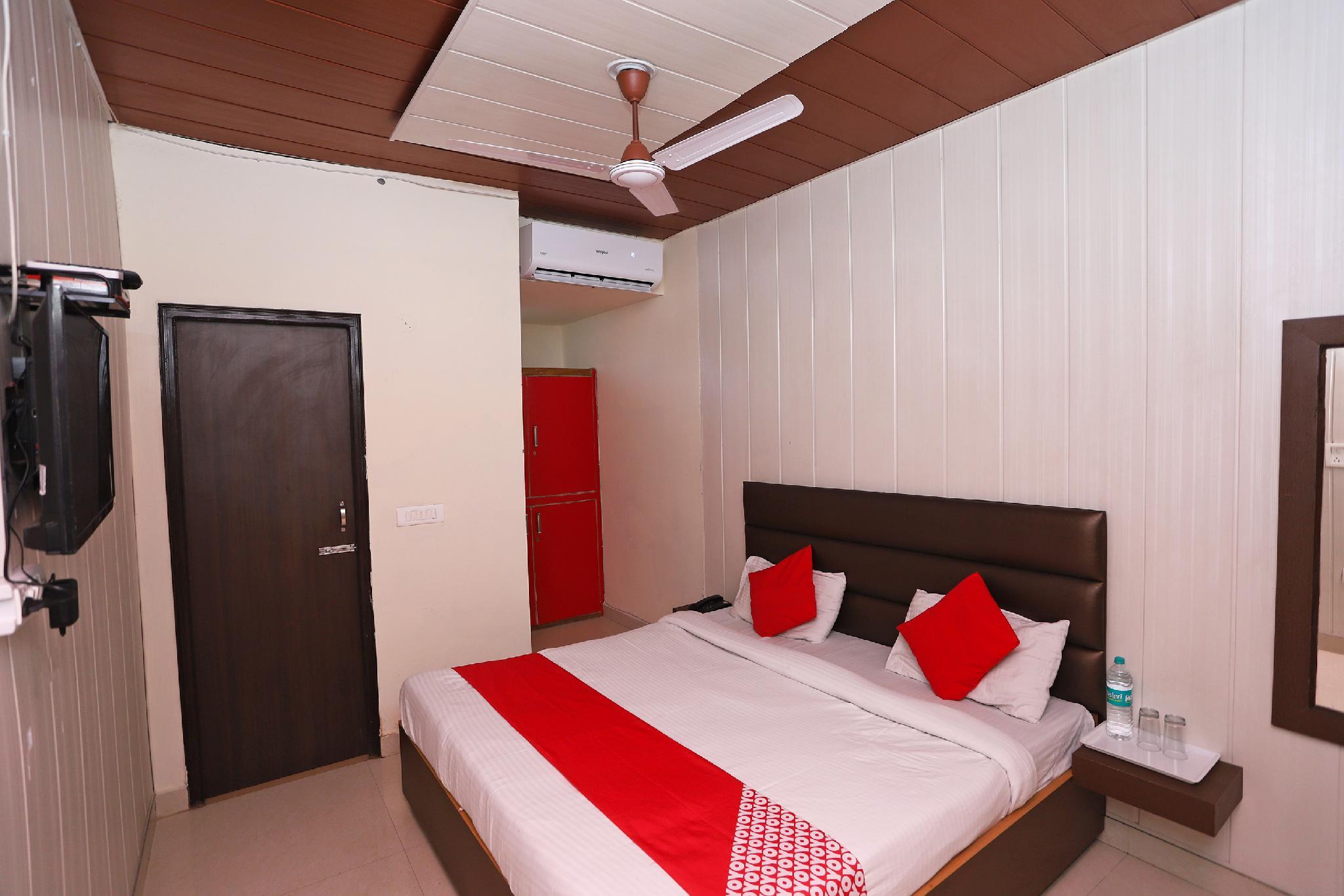 This photo about OYO 42917 Spphire Guest House shared on HyHotel.com