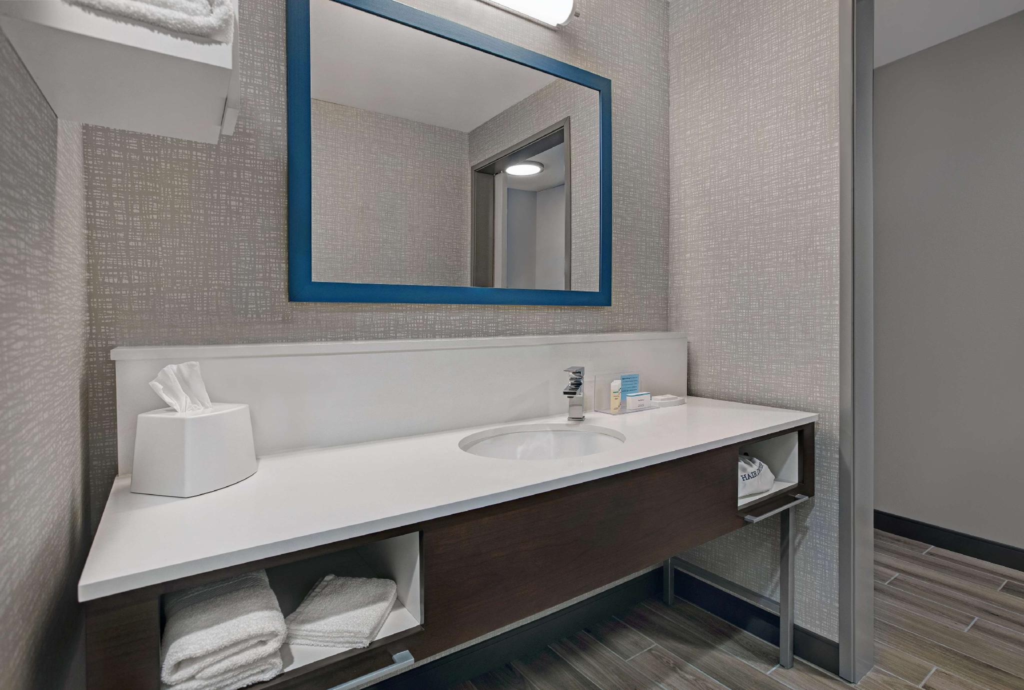 Slide image 1 for Hampton Inn & Suites Farmers Branch Dallas, TX