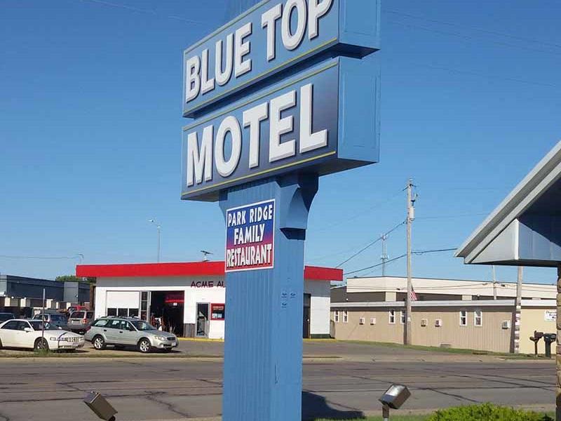 Knights Inn The 1-star Blue Top Motel Stevens Point offers comfort and convenience whether youre on business or holiday in Stevens Point (WI). The hotel offers a wide range of amenities and perks to ensure you h