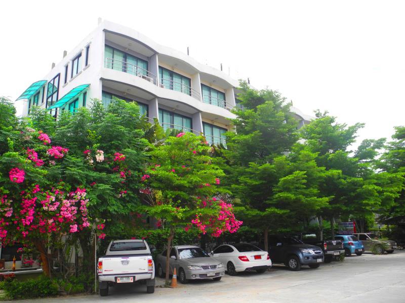 Platinum Place Ideally located in the prime touristic area of South Thonburi, Platinum Place promises a relaxing and wonderful visit. Both business travelers and tourists can enjoy the hotels facilities and service