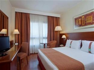 Holiday Inn Cagliari Ideally located in the prime touristic area of Su Planu, Holiday Inn Cagliari promises a relaxing and wonderful visit. Offering a variety of facilities and services, the hotel provides all you need fo