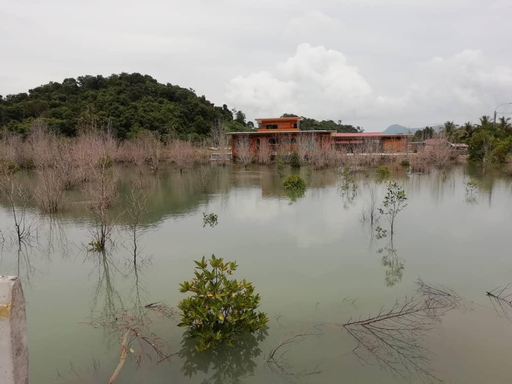 This photo about A cozy and quiet gateway with natural enviroment.  shared on HyHotel.com