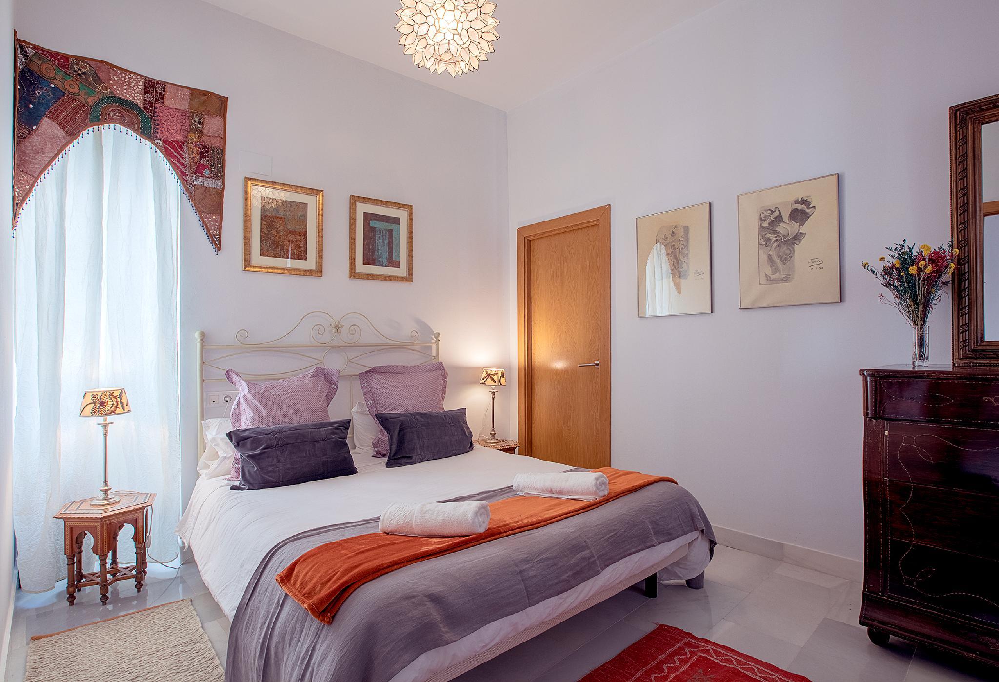 This photo about OFERTA!! ESPECTACULAR APARTAMENTO CENTRO SEVILLA shared on HyHotel.com